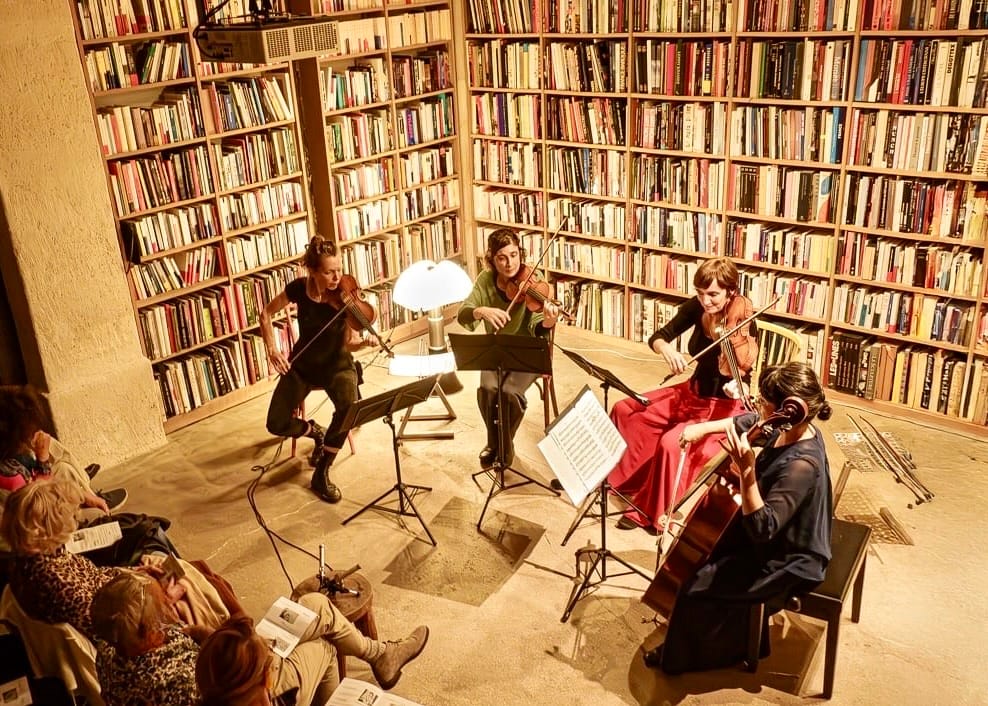 Le Quatuor Fabula en concert dans une bibliothèque